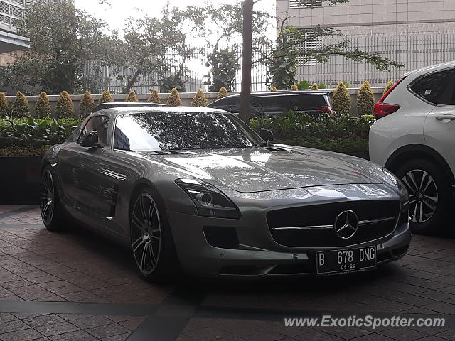 Mercedes SLS AMG spotted in Jakarta, Indonesia