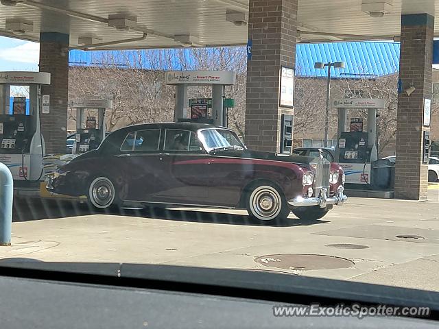Rolls-Royce Phantom spotted in Wayzata, Minnesota