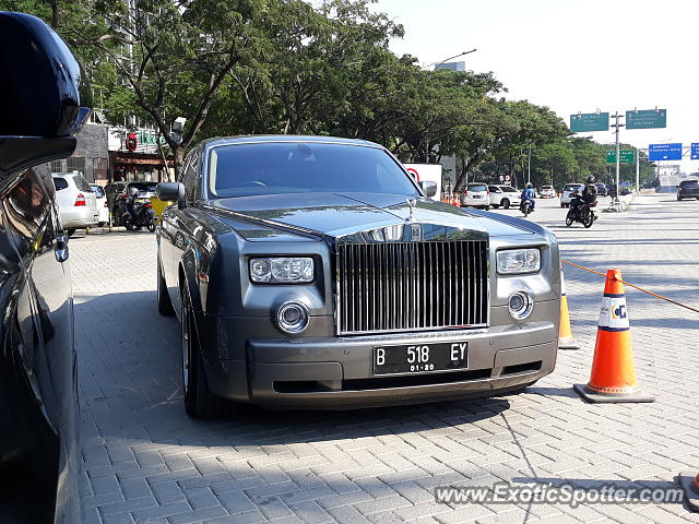 Rolls-Royce Phantom spotted in Jakarta, Indonesia