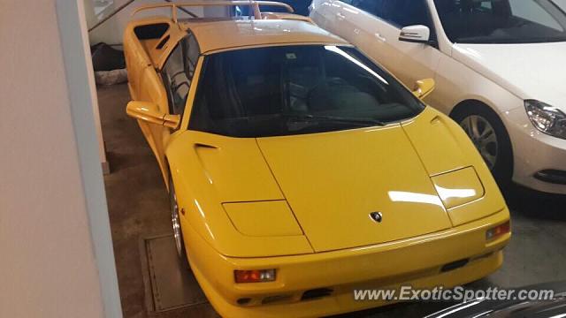 Lamborghini Diablo spotted in Istanbul, Turkey