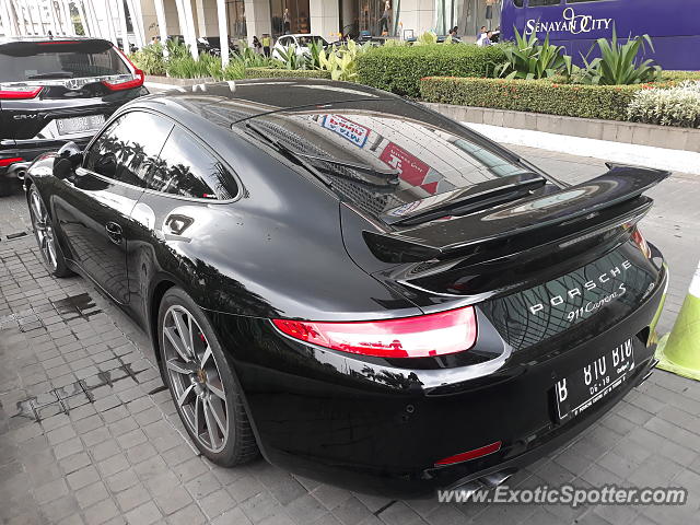 Porsche 911 spotted in Jakarta, Indonesia