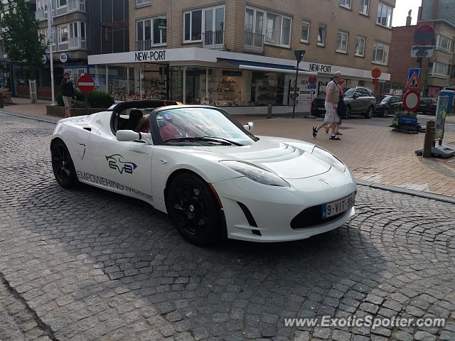 Tesla Roadster spotted in Nieuwpoort, Belgium