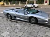 Jaguar XJ220