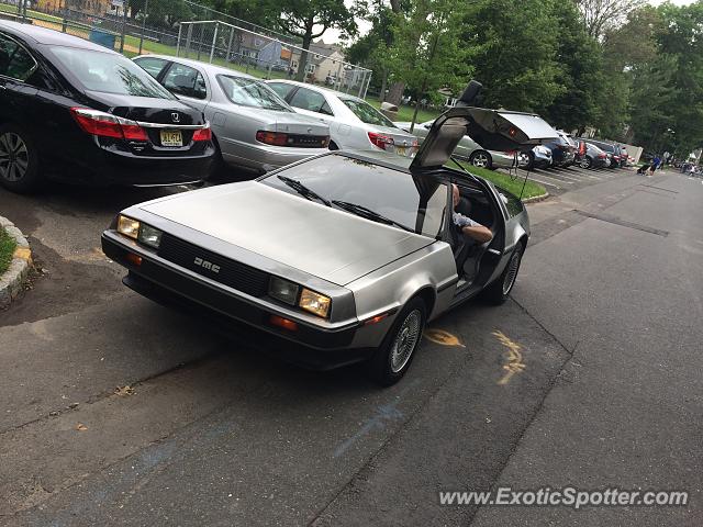 DeLorean DMC-12 spotted in Fanwood, New Jersey