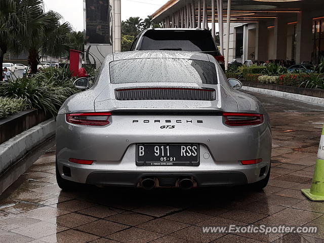 Porsche 911 spotted in Jakarta, Indonesia