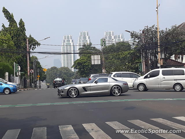 Mercedes SLS AMG spotted in Jakarta, Indonesia