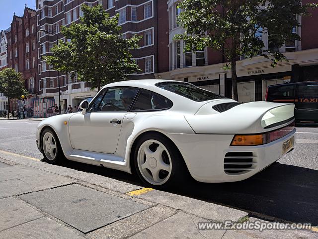 Porsche 959 spotted in London, United Kingdom