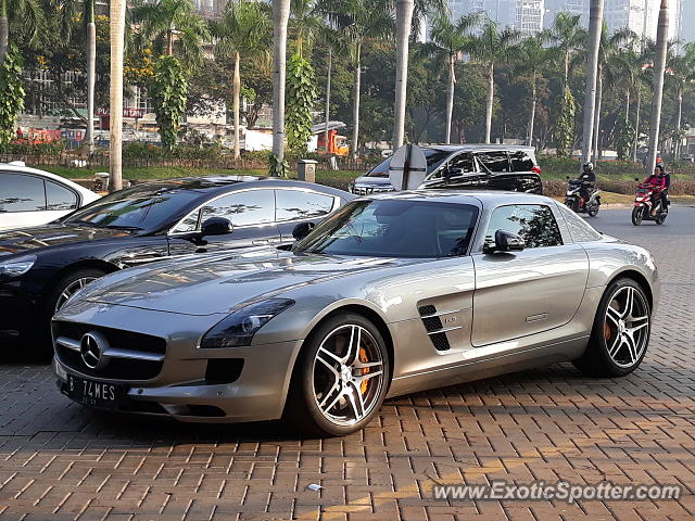 Mercedes SLS AMG spotted in Jakarta, Indonesia