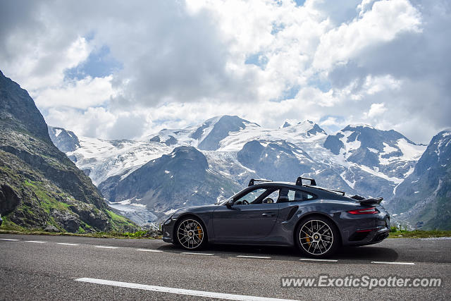 Porsche 911 Turbo spotted in Sustenpass, Switzerland