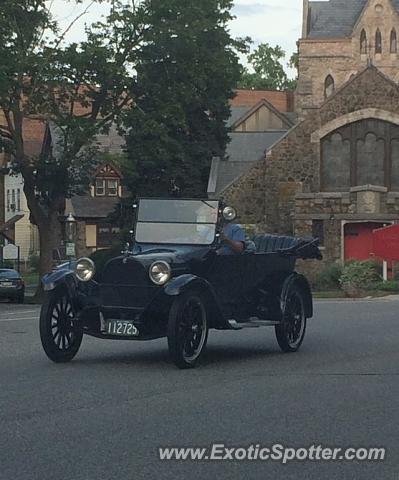 Other Vintage spotted in Glen Ridge, New Jersey