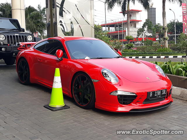 Porsche 911 spotted in Jakarta, Indonesia