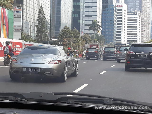 Mercedes SLS AMG spotted in Jakarta, Indonesia