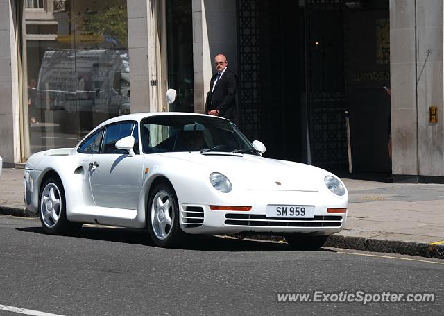 Porsche 959 spotted in London, United Kingdom