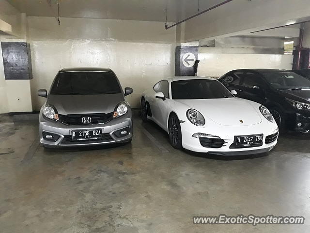 Porsche 911 spotted in Jakarta, Indonesia