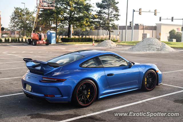 Porsche 911 GT3 spotted in Downers Grove, Illinois