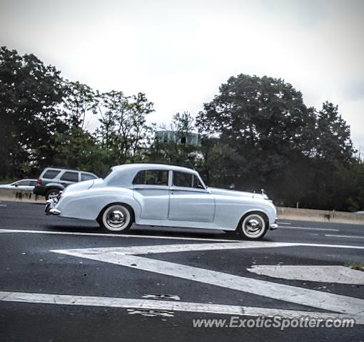 Rolls-Royce Silver Wraith spotted in Cranford, New Jersey