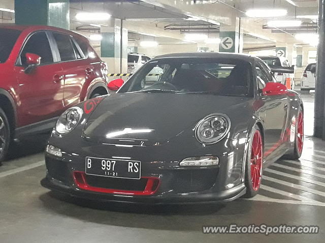 Porsche 911 GT3 spotted in Jakarta, Indonesia