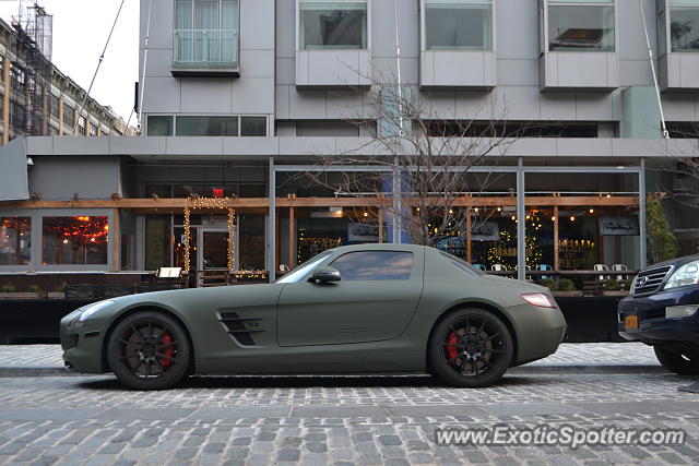 Mercedes SLS AMG spotted in Manhattan, New York