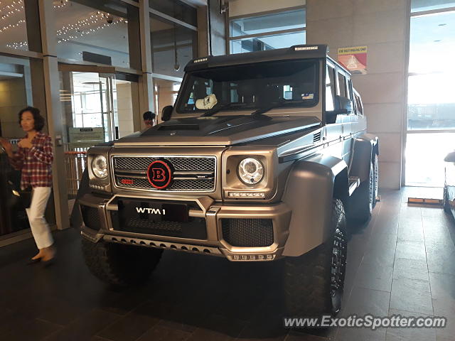Mercedes 6x6 spotted in Kuala Lumpur, Malaysia