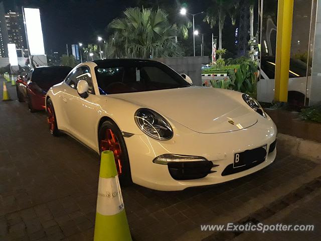 Porsche 911 spotted in Jakarta, Indonesia