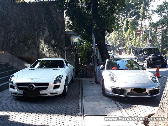 Mercedes SLS AMG spotted in Jakarta, Indonesia