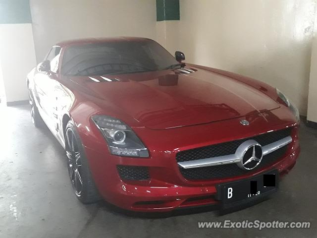 Mercedes SLS AMG spotted in Jakarta, Indonesia