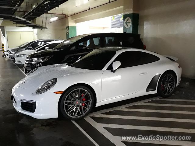 Porsche 911 spotted in Jakarta, Indonesia