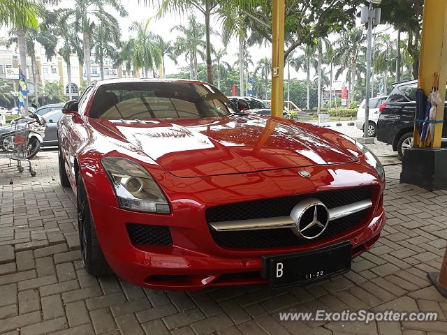 Mercedes SLS AMG spotted in Jakarta, Indonesia