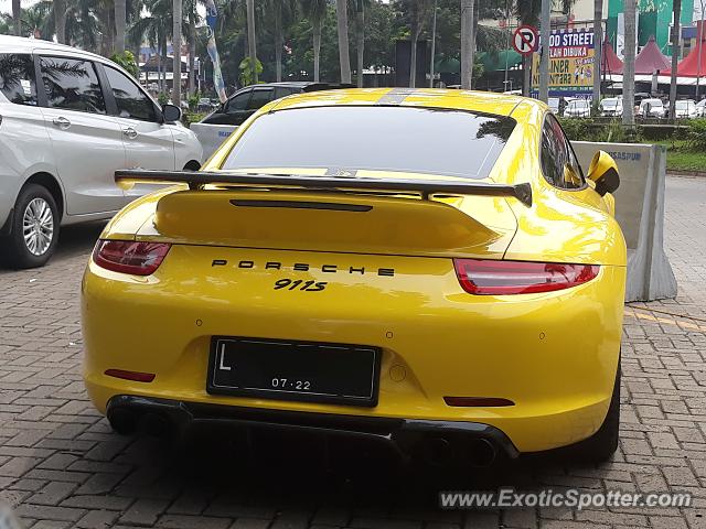 Porsche 911 spotted in Jakarta, Indonesia