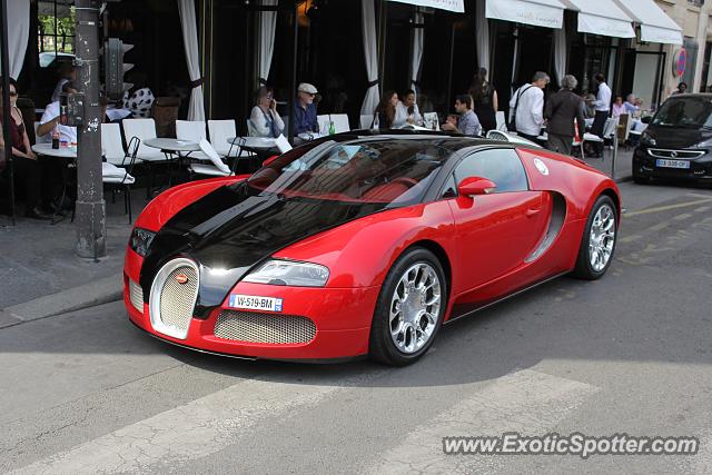 Bugatti Veyron spotted in Paris, France