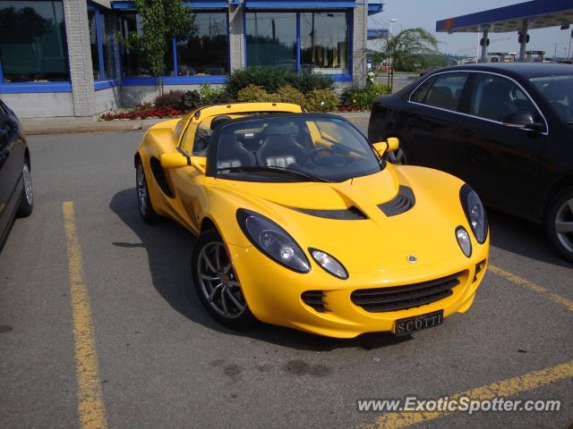Lotus Elise spotted in Quebec, Canada