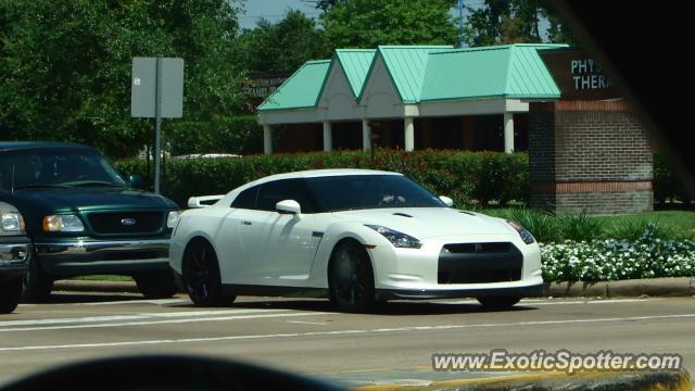Nissan Skyline spotted in Willowbrook, Texas