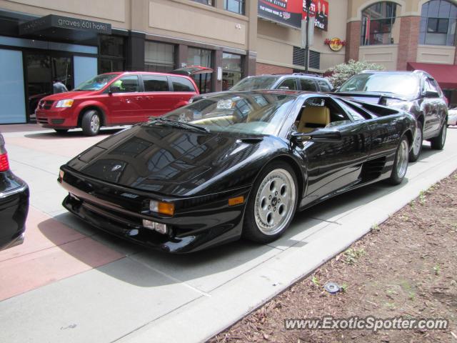 Lamborghini Diablo spotted in Minneapolis, United States
