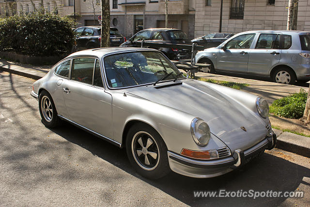 Porsche 911 spotted in Paris, France