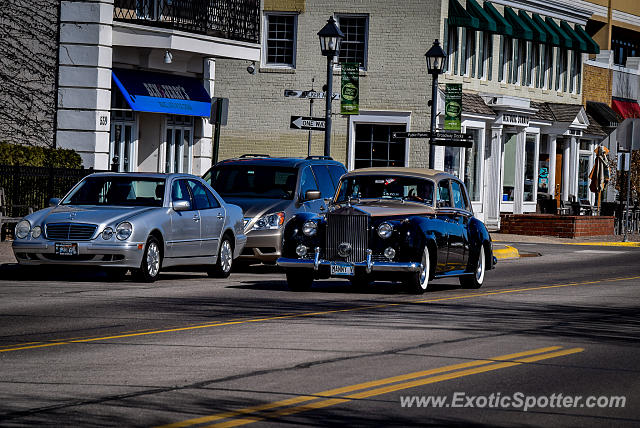 Rolls-Royce Silver Cloud spotted in Wayzata, Minnesota