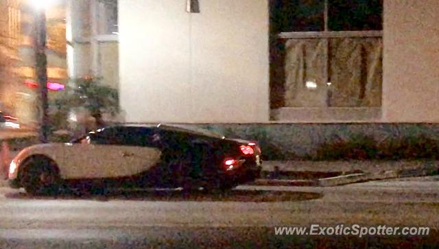 Bugatti Veyron spotted in South beach, Florida