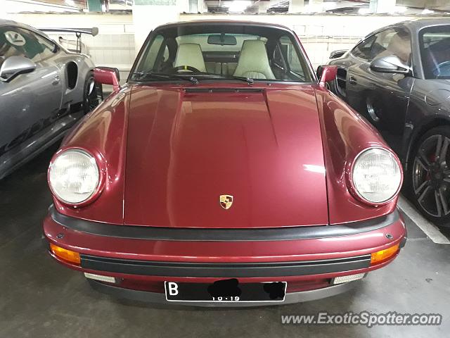 Porsche 911 spotted in Jakarta, Indonesia