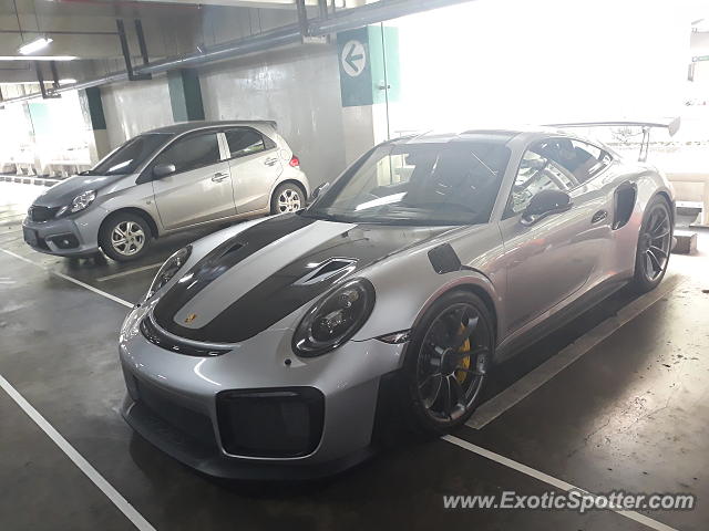 Porsche 911 GT2 spotted in Jakarta, Indonesia