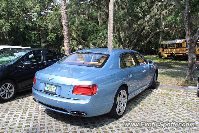 Bentley Flying Spur spotted in Thonotosassa, Florida