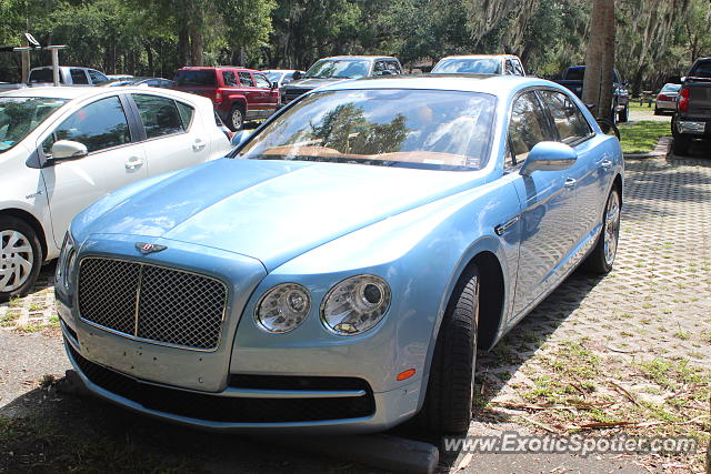 Bentley Flying Spur spotted in Thonotosassa, Florida