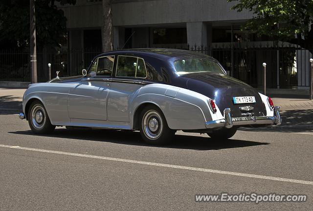 Rolls-Royce Silver Cloud spotted in Paris, France