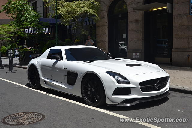 Mercedes SLS AMG spotted in Manhattan, New York