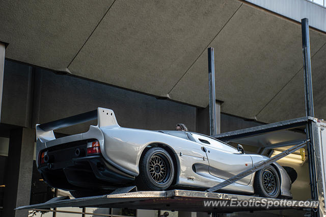 Jaguar XJ220 spotted in Beverly HIlls, California
