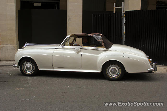 Rolls-Royce Silver Cloud spotted in Paris, France