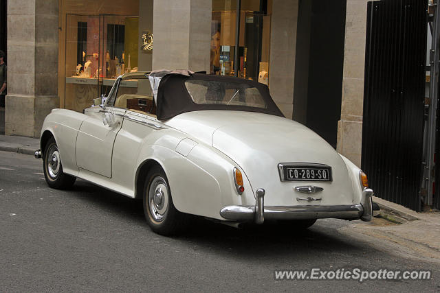 Rolls-Royce Silver Cloud spotted in Paris, France