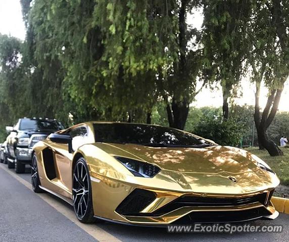 Lamborghini Aventador spotted in Islamabad, Pakistan