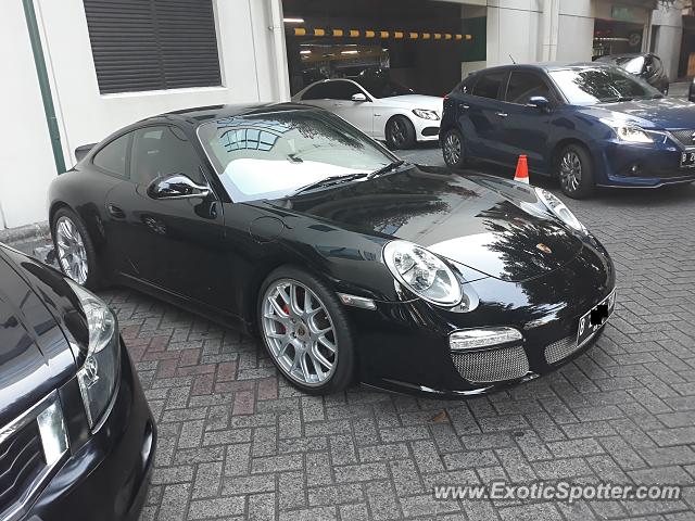 Porsche 911 spotted in Jakarta, Indonesia