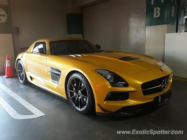 Mercedes SLS AMG spotted in Jakarta, Indonesia