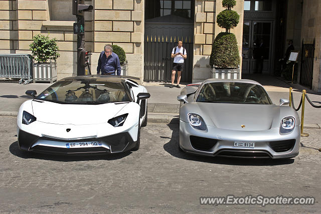 Porsche 918 Spyder spotted in Paris, France