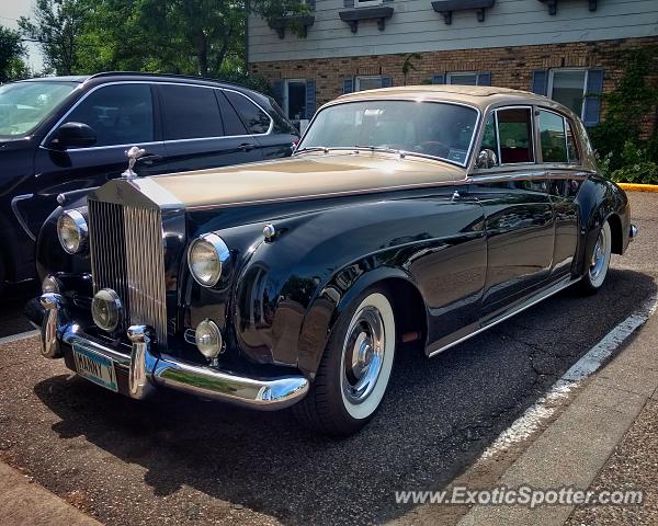 Rolls-Royce Silver Cloud spotted in Wayzata, Minnesota